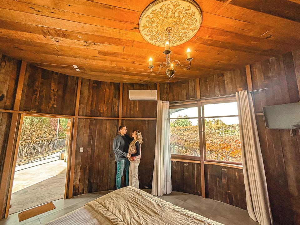 Icono, Habitación en Barrica de Vino | Premium bedding, minibar, in-room safe, bed sheets