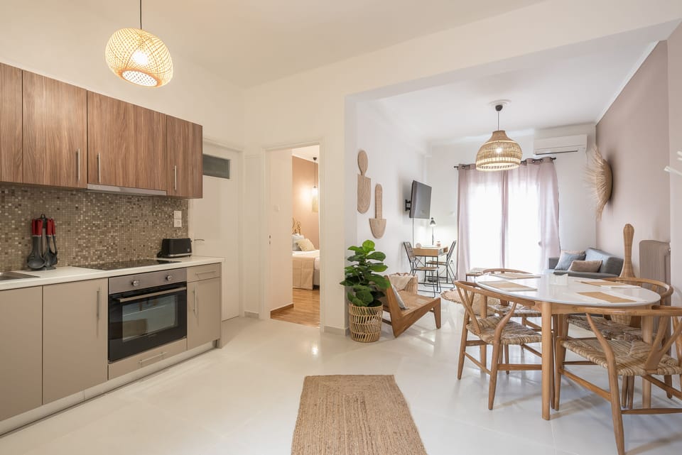 City Apartment | 1 bedroom, Egyptian cotton sheets, premium bedding, desk