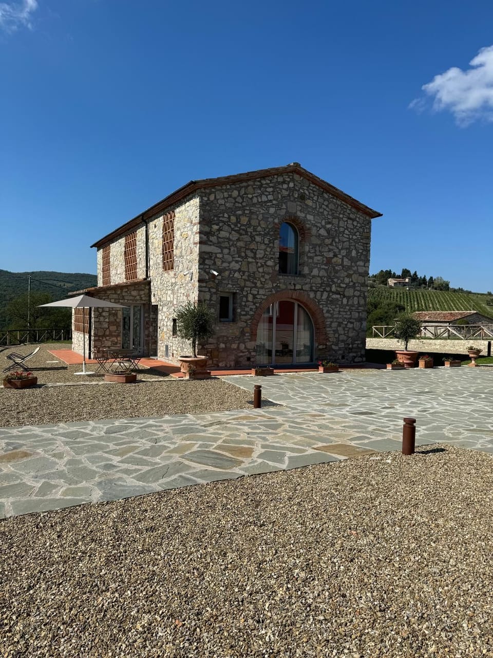 Stone villa immersed in the Chianti countryside