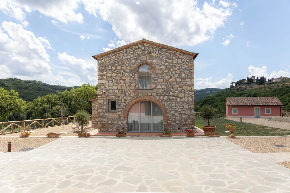 Stone villa immersed in the Chianti countryside
