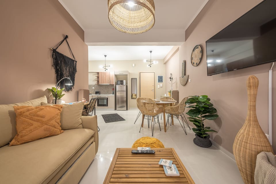 City Apartment | 1 bedroom, Egyptian cotton sheets, premium bedding, desk