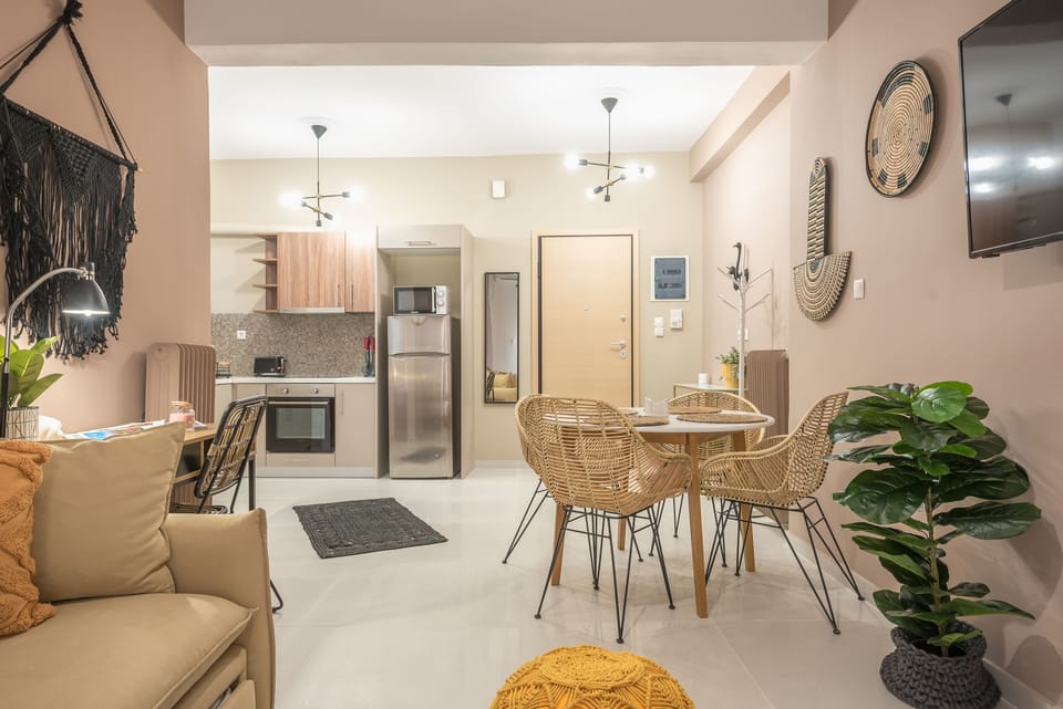City Apartment | 1 bedroom, Egyptian cotton sheets, premium bedding, desk