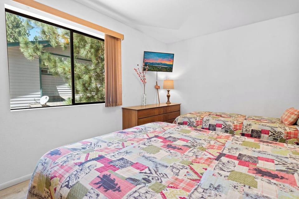 Bedroom 4 - Upstairs - Full & Twin bed (3 ppl)