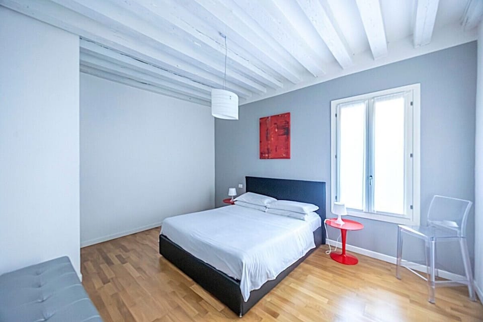 Apartment | 2 bedrooms, premium bedding, down comforters, iron/ironing board