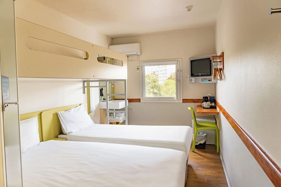 Twin Room with Bunk Bed | Desk, soundproofing, iron/ironing board, free WiFi