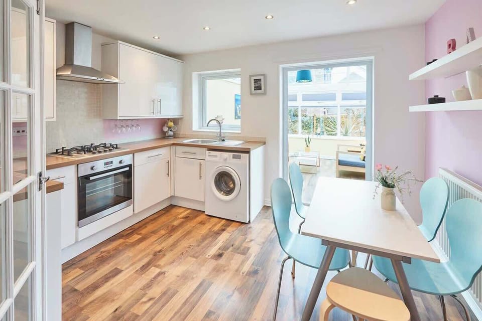 Garden Cottage, Durham - Host & Stay