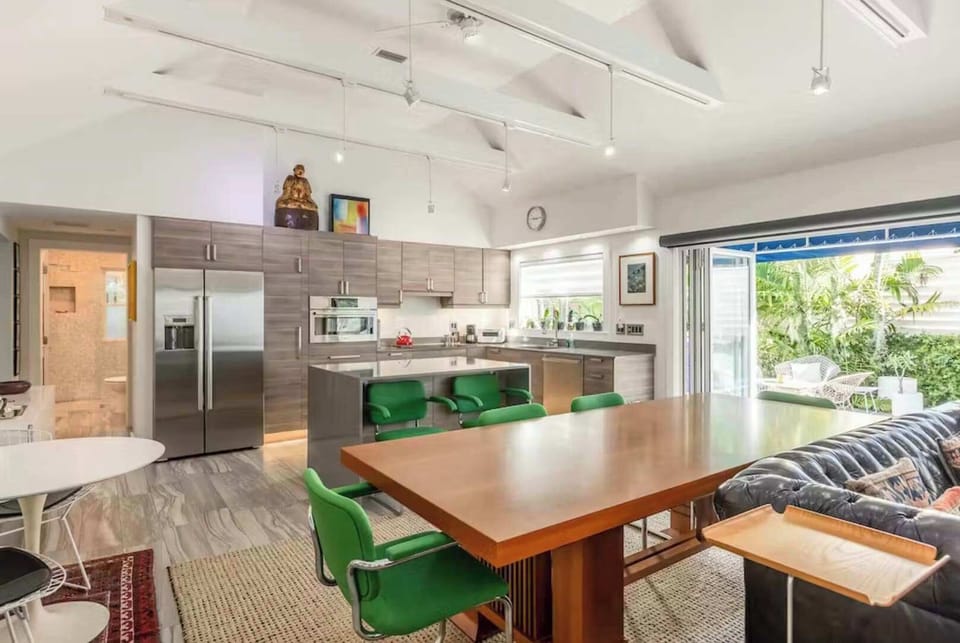 Kitchen & Dining Area
