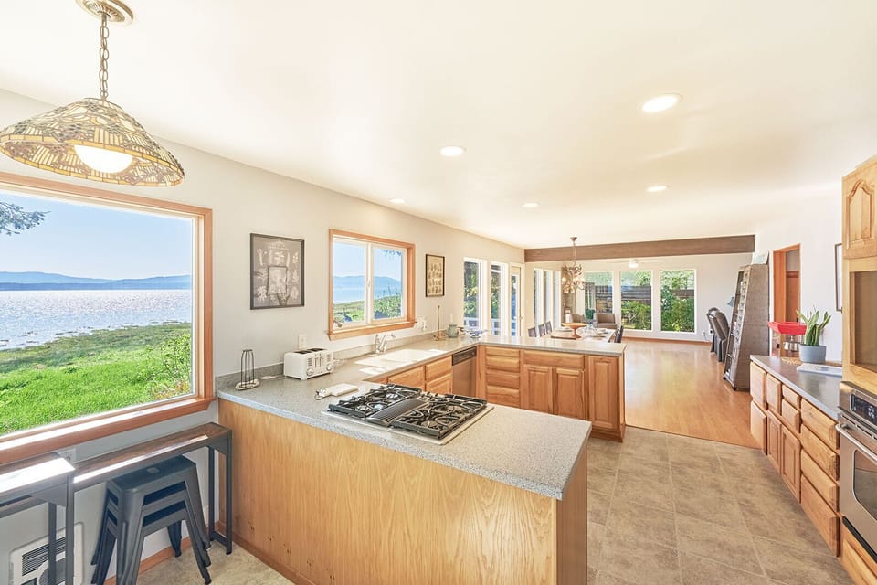 Well-equipped kitchen catering to your culinary requirements.
