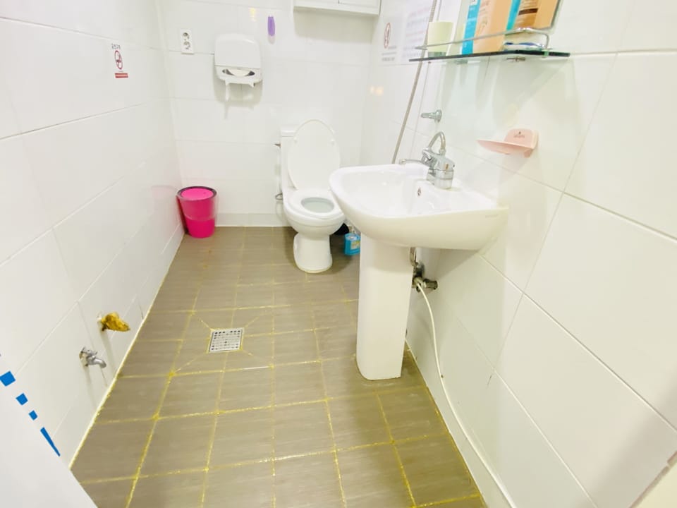 Shower, free toiletries, hair dryer, slippers