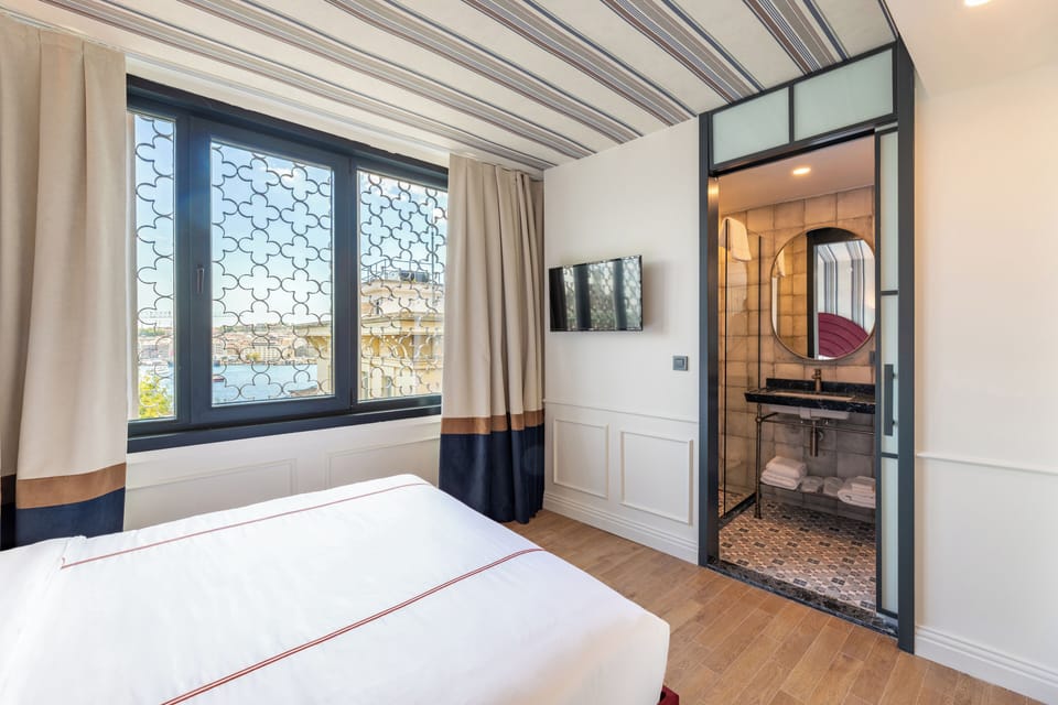 Deluxe Sea View Room | Premium bedding, in-room safe, individually furnished, blackout drapes