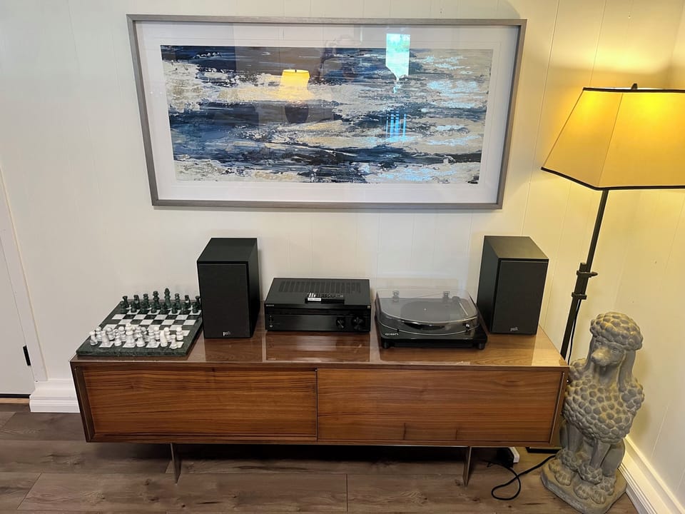Bluetooth stereo system with turntable.  Marble chess set. 