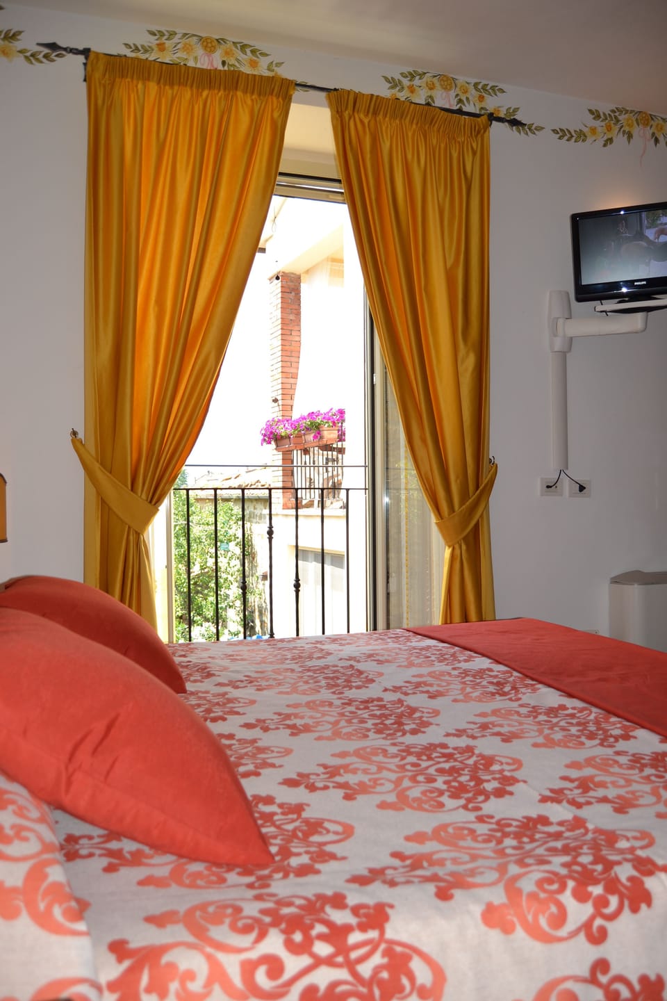 Double Room | Desk, rollaway beds, free WiFi, bed sheets