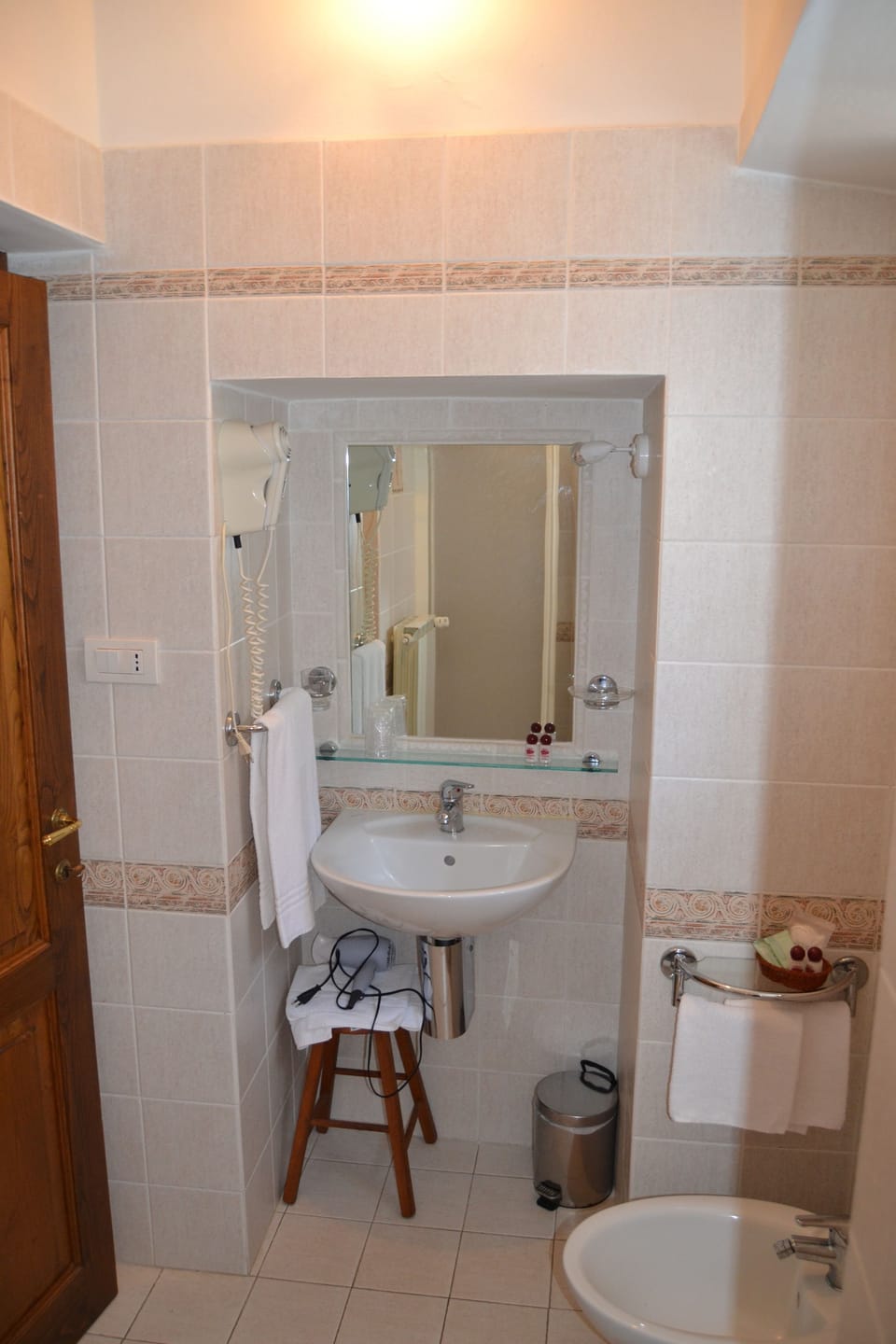 Double Room | Bathroom | Shower, hair dryer, bidet, towels