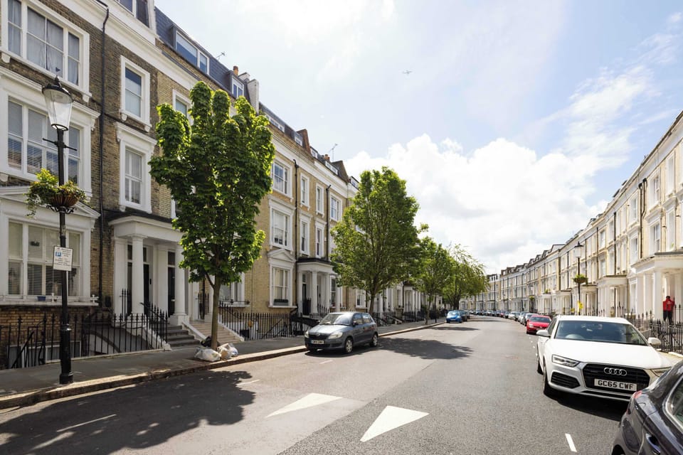Eardley Crescent neighborhood