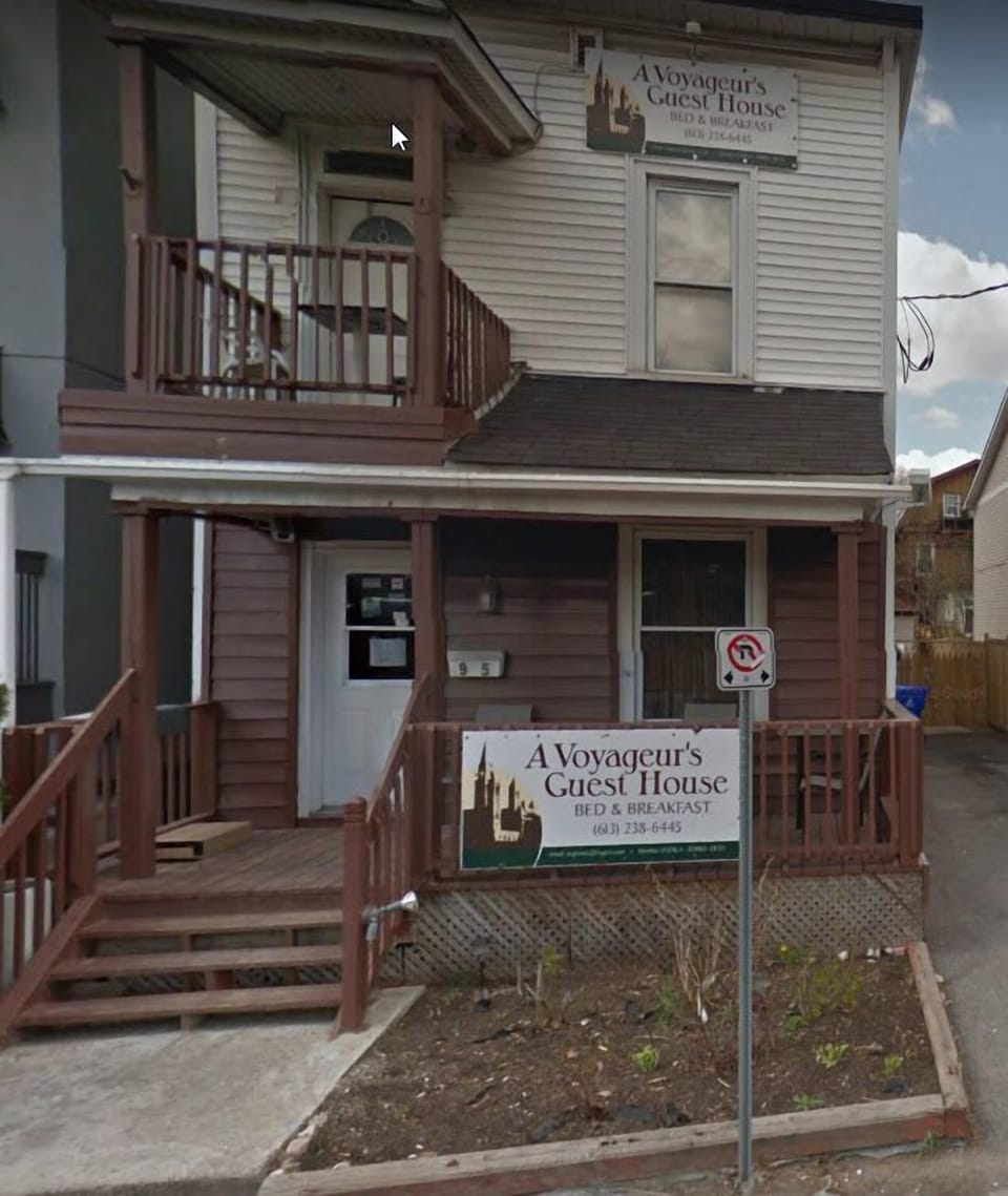 A Voyageur's Guest House Bed and Breakfast in Gatineau