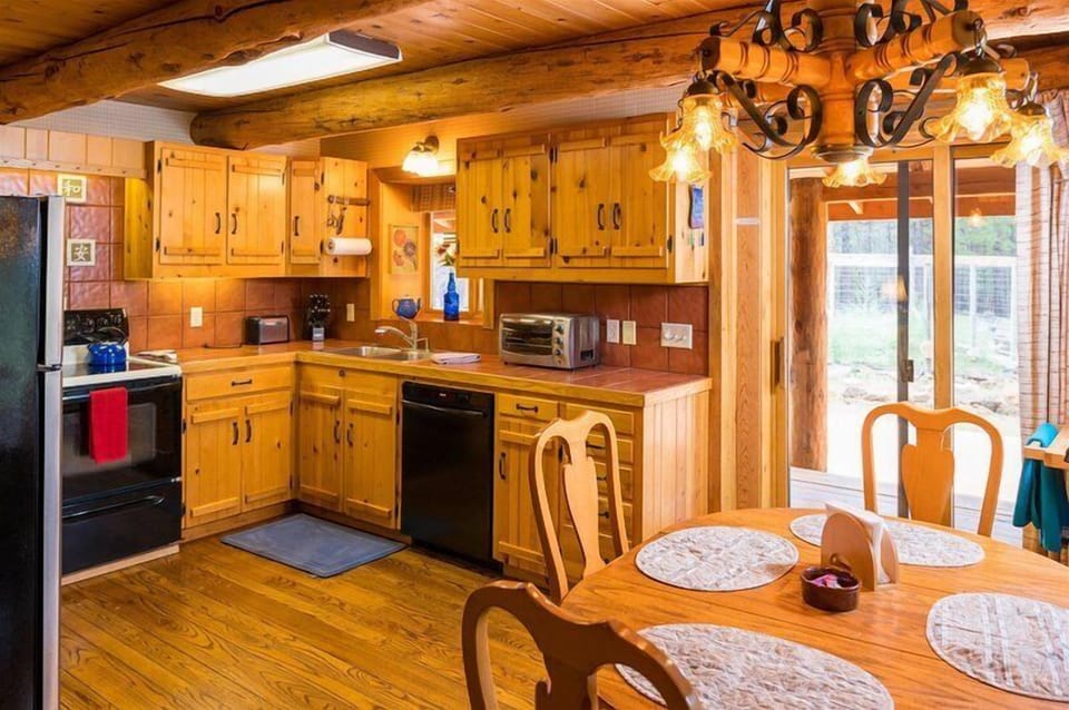 11 Warm, Inviting and Spacious Kitchen