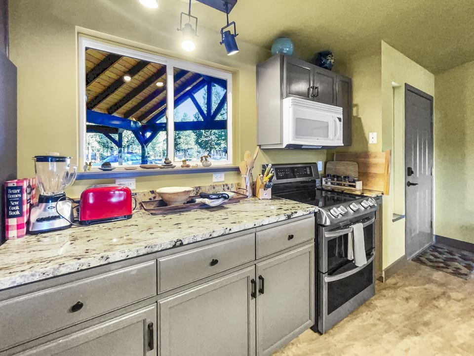 1618520849188squaw_creek__acampbell@familytimevacationrentals.com50023_br