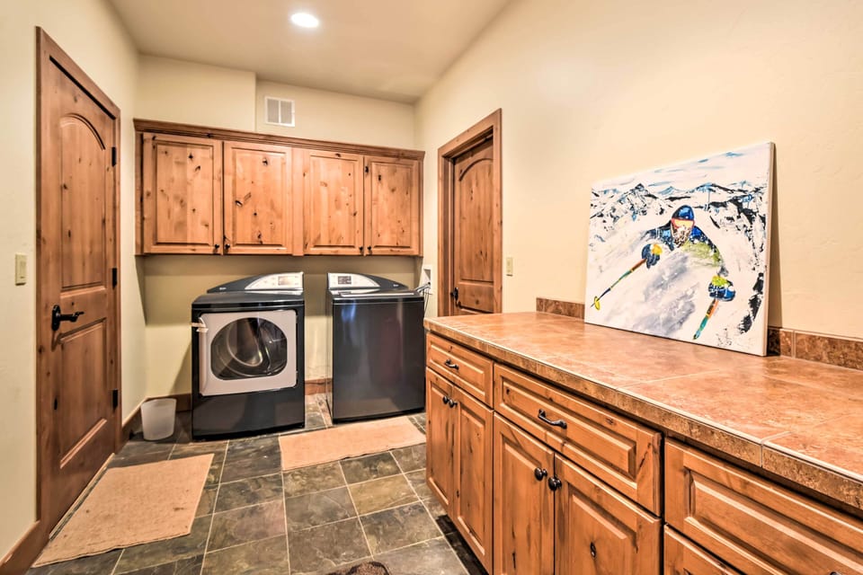 Crested Butte Townhome w/ Views - Steps to Lifts! Apartment in Colorado