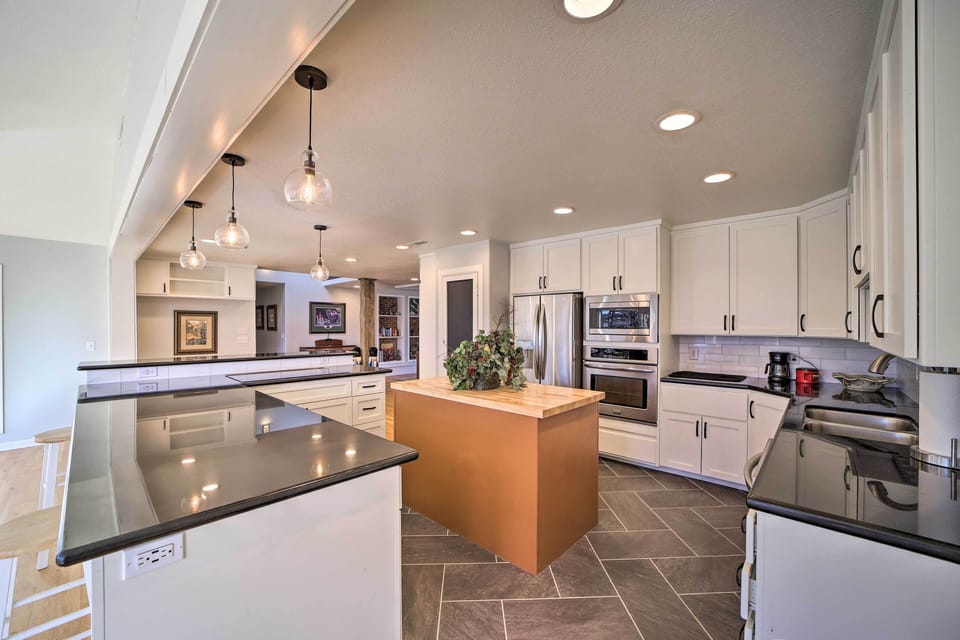 House (5 Bedrooms) | Interior
