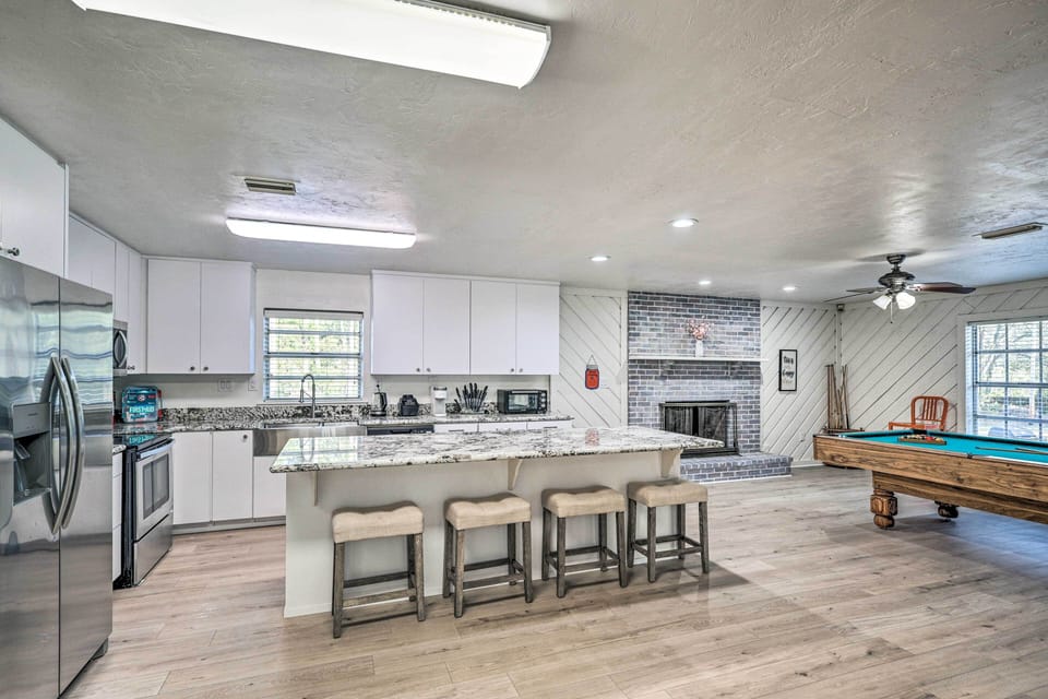 House (5 Bedrooms) | Interior