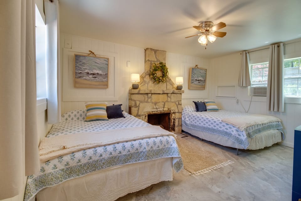 Bedroom | 2 Queen Beds