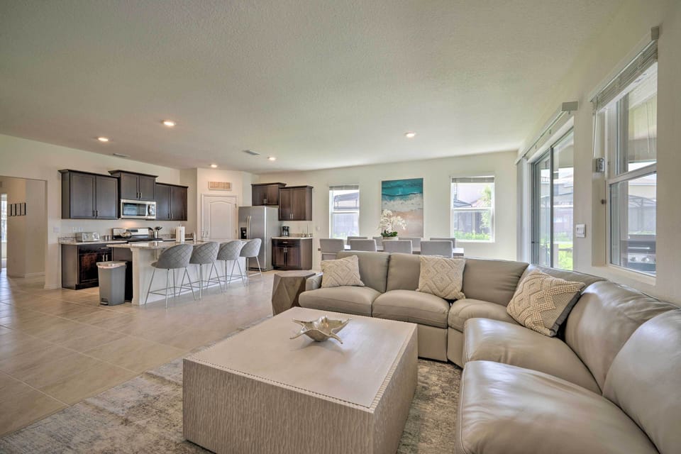 House (6 Bedrooms) | Interior