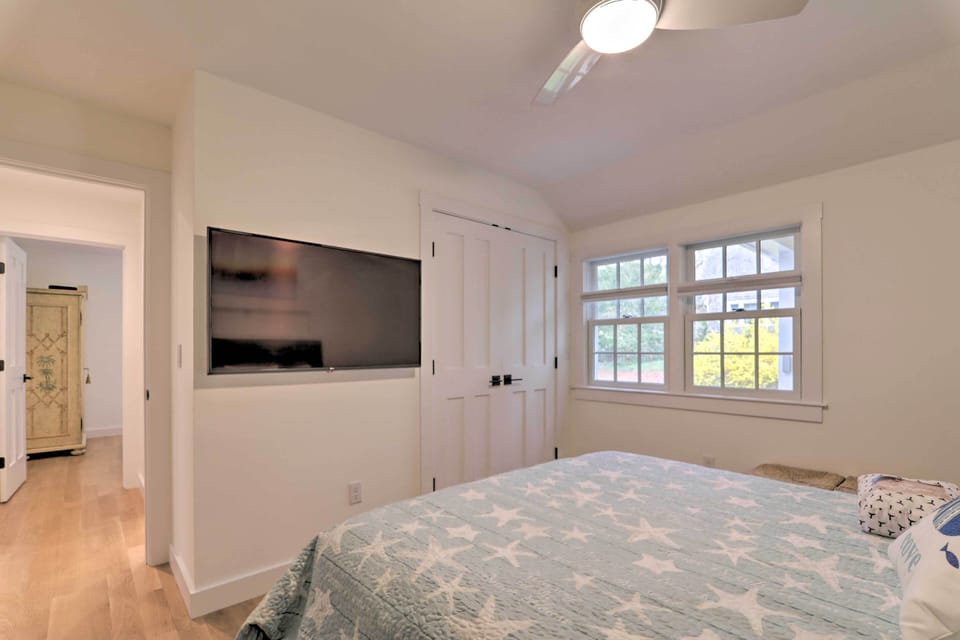 Walk to Beach! Cape Cod Cottage w/ Fire Pit Cottage in Brewster