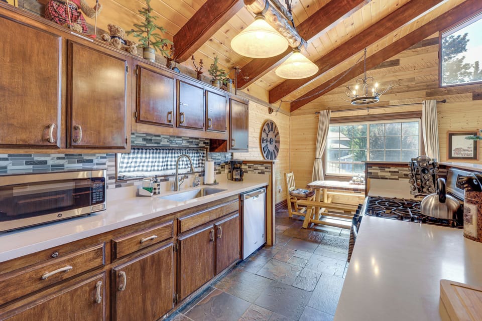 House (4 Bedrooms) | Interior