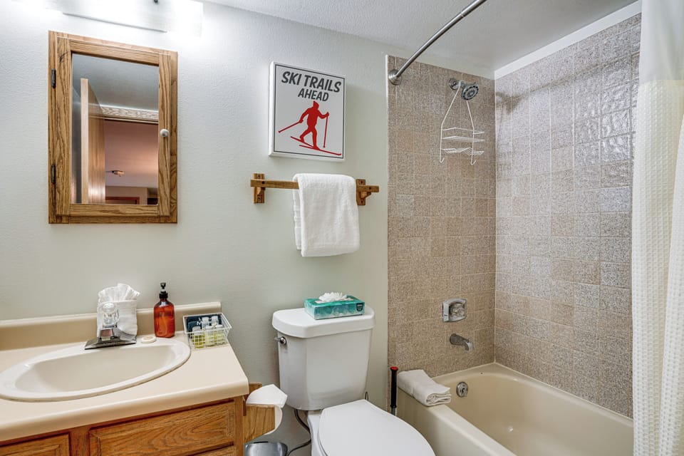 Silverthorne Condo: New Pool & Hot Tub + Fireplace Apartment in Wildernest