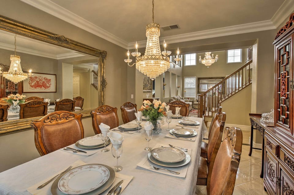House (5 Bedrooms) | Interior
