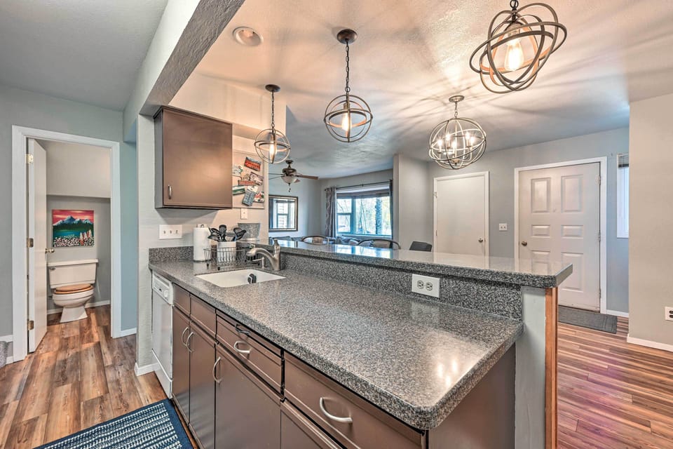 Steamboat Springs Townhome < 2 Mi to Lifts! Apartment in Steamboat Springs