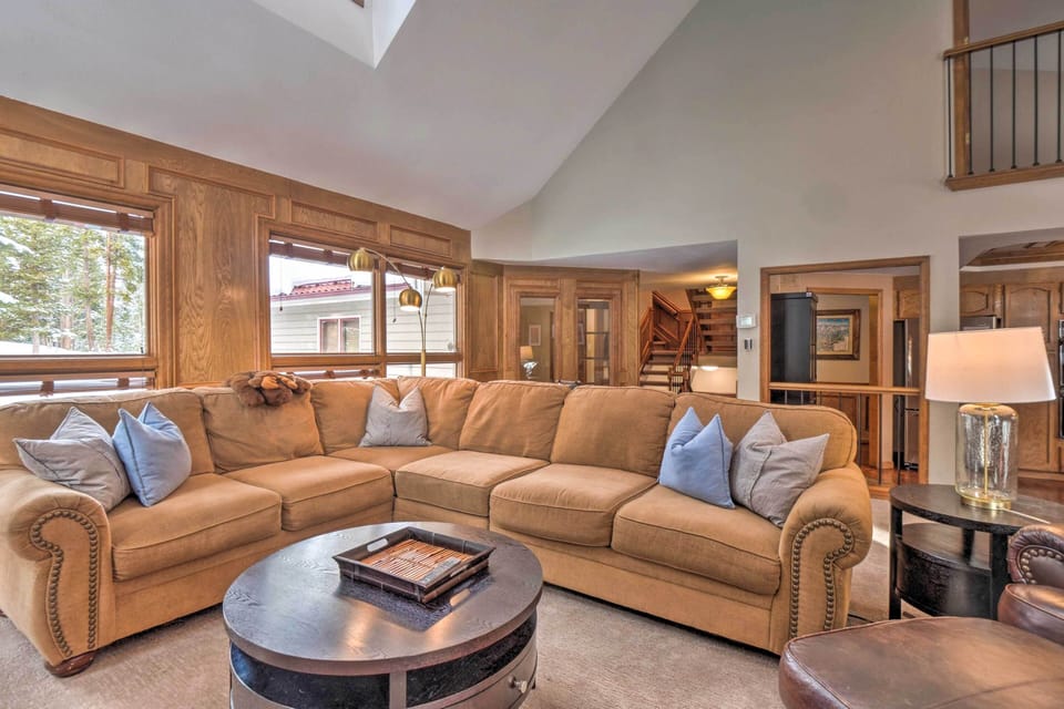 House (5 Bedrooms) | Interior