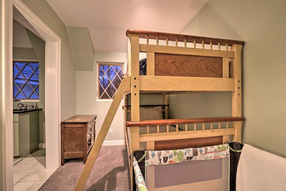 House (5 Bedrooms) | Interior