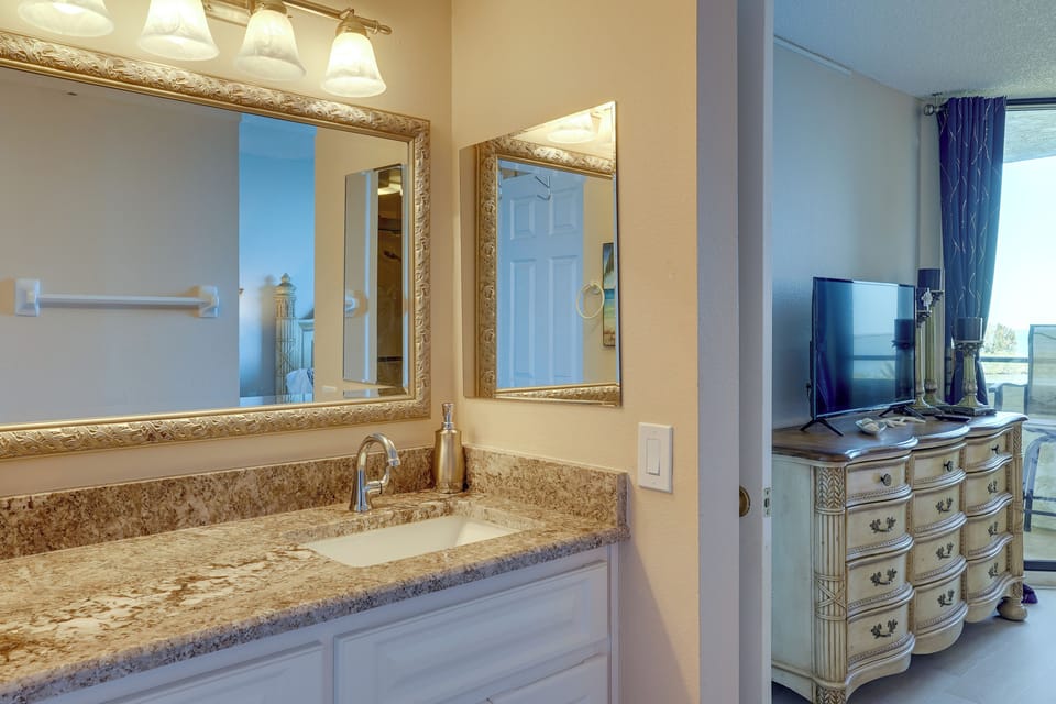 Cozy Condo w/ Gulf View, Bird Watching Apartment in Hudson