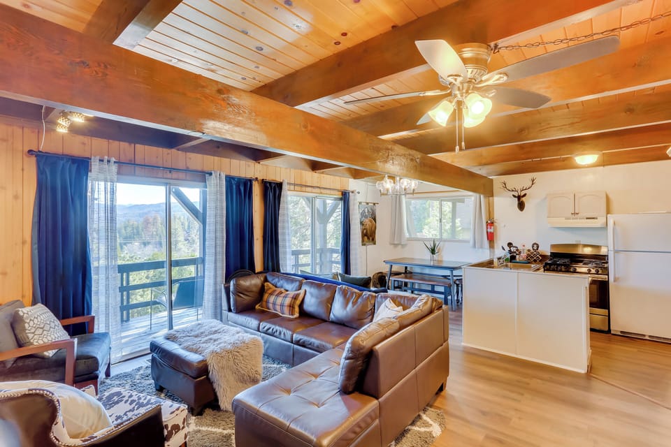 House (6 Bedrooms) | Interior