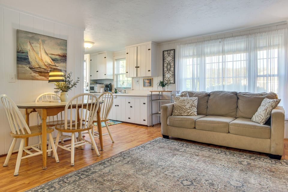 Cottage (2 Bedrooms) | Front of property