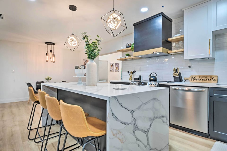 House (6 Bedrooms) | Interior