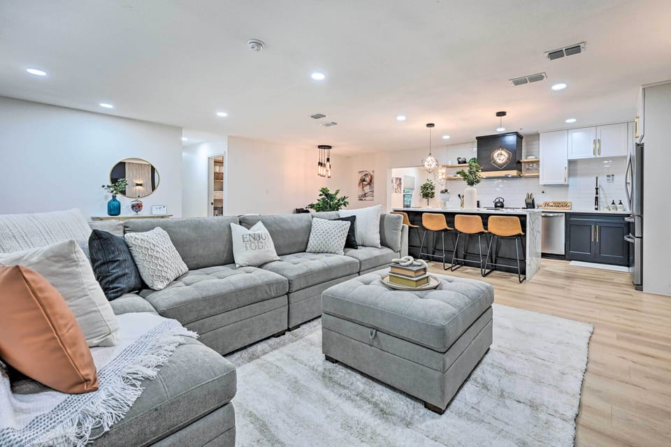 House (6 Bedrooms) | Interior