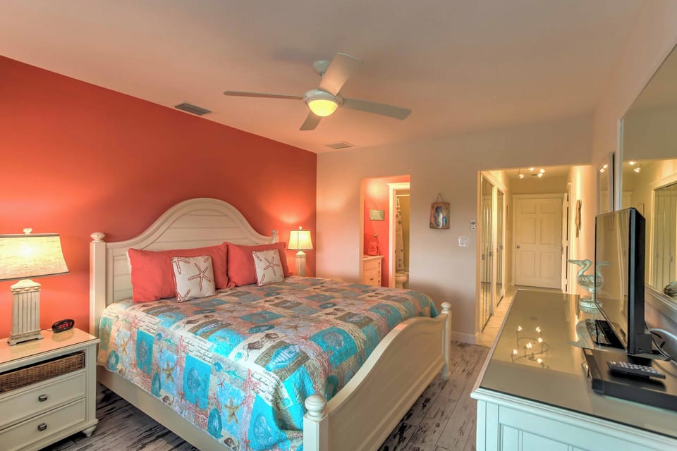 Waterfront Marco Island Retreat w/ Shared Docks Apartment in Marco Island