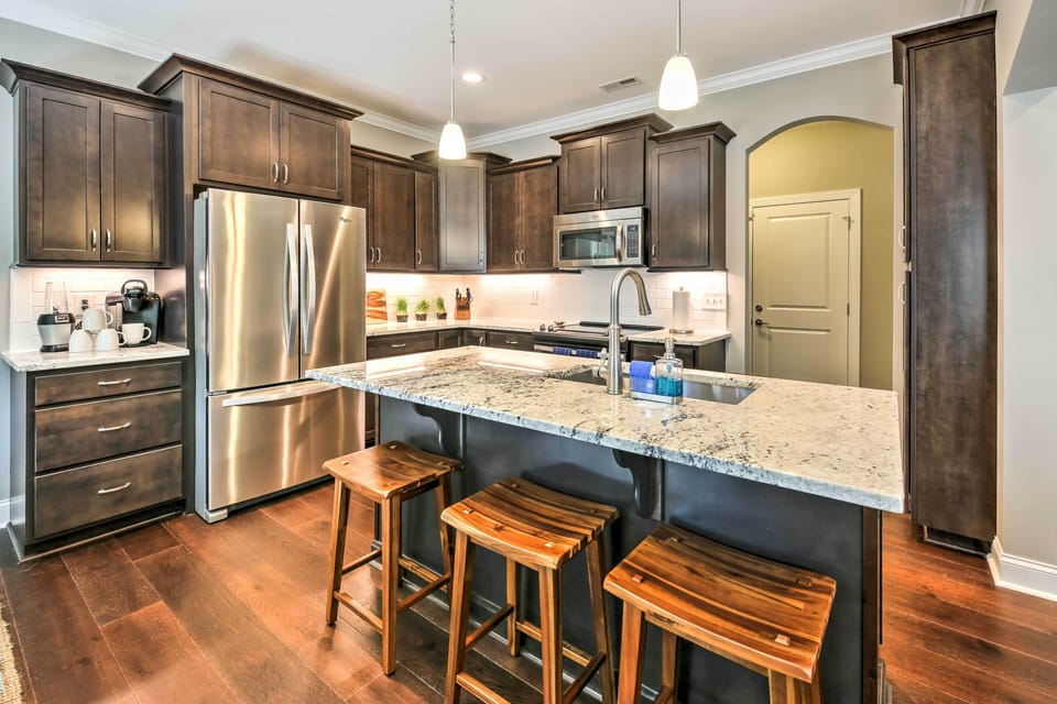 Apartment (3 Bedrooms) | Front of property