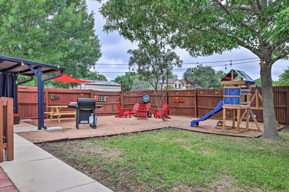 San Antonio Family Home w/ Game Room & Fire Pit! Cottage in San Antonio