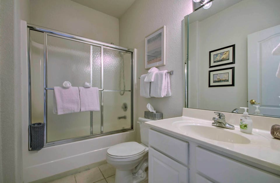 Boat Slip, Pools! Waterfront Lake Ozark Condo Apartment in Lake of the Ozarks