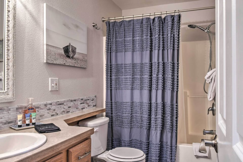 Canal-front Vacation Rental in Ocean Shores Apartment in Ocean Shores