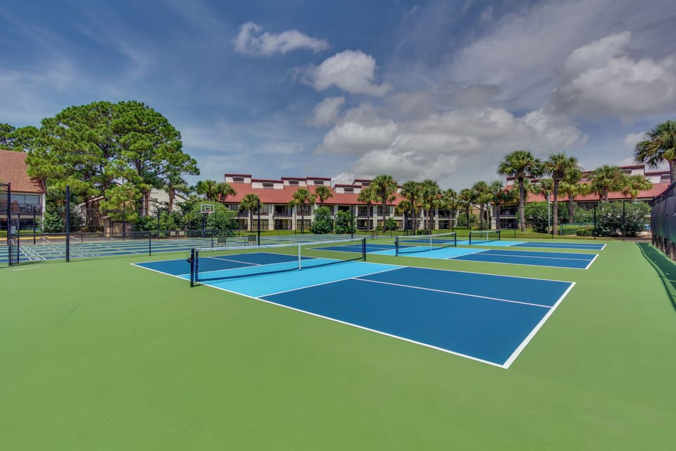 Nautical Edgewater Resort Condo - Walk to Beaches! Apartment in Panama City Beach
