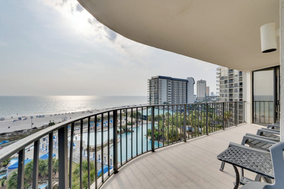 Apartment (3 Bedrooms) | Front of property
