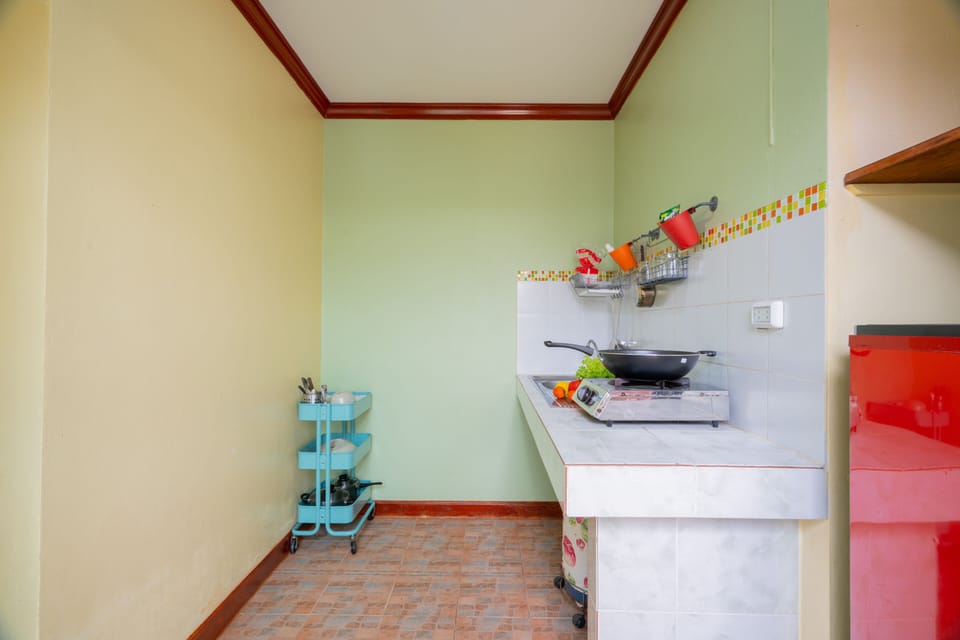 Apartment, 2 Bedrooms | Private kitchen | Fridge, stovetop, coffee/tea maker, electric kettle