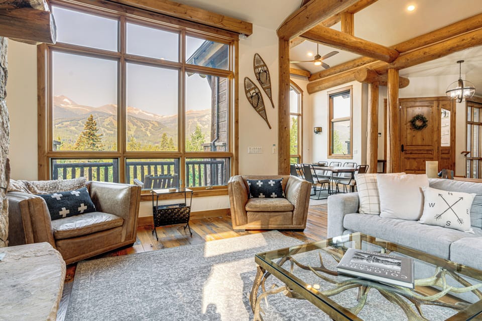 House (5 Bedrooms) | Interior