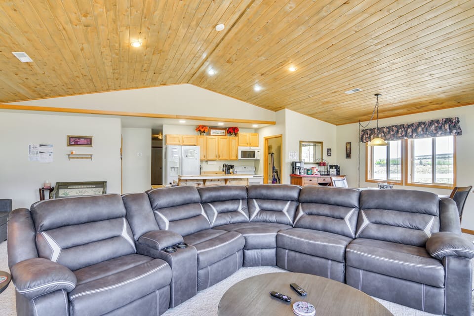 House (3 Bedrooms) | Interior