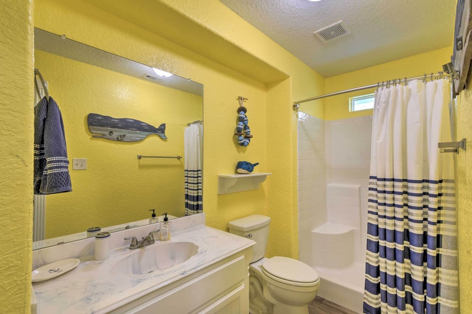 2 Blocks to Gulf: Surfside Beach Family Home! Cottage in Surfside Beach