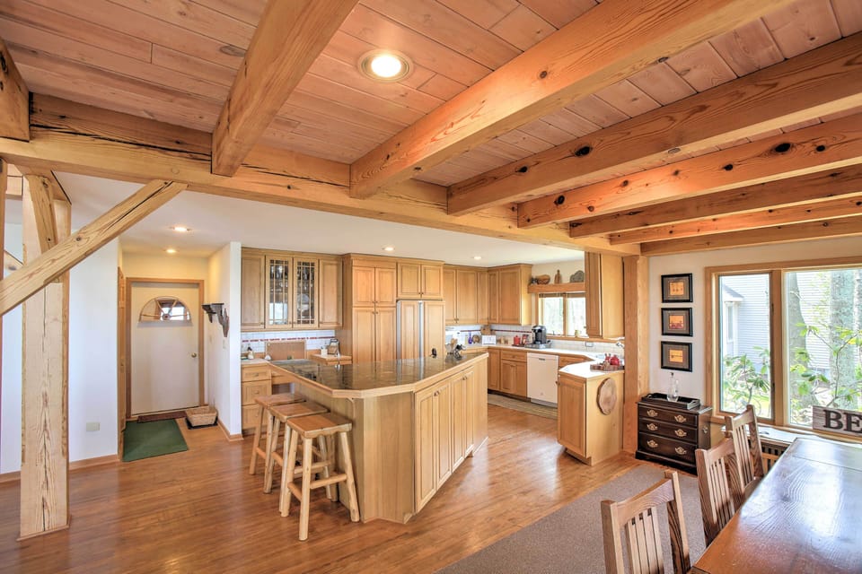 House (5 Bedrooms) | Interior